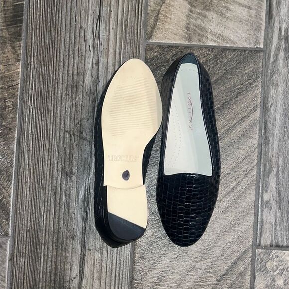 Trotters Black Woven Leather Flats - Picture 4 of 5